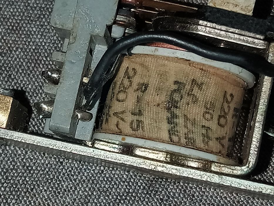 Реле промежуточное R15 (Польша) 220V 50Hz б/у