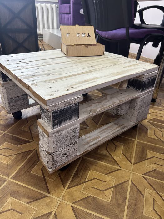 Столик лофт Стол із піддонів