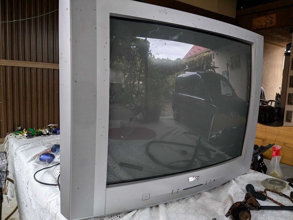 Телевізор. Старий, справний