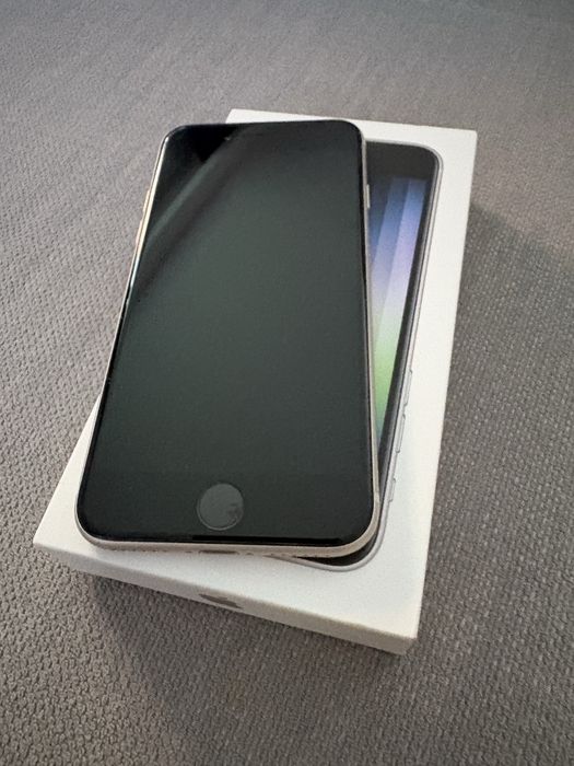 Iphone SE 3 gen. Kolor Starlight