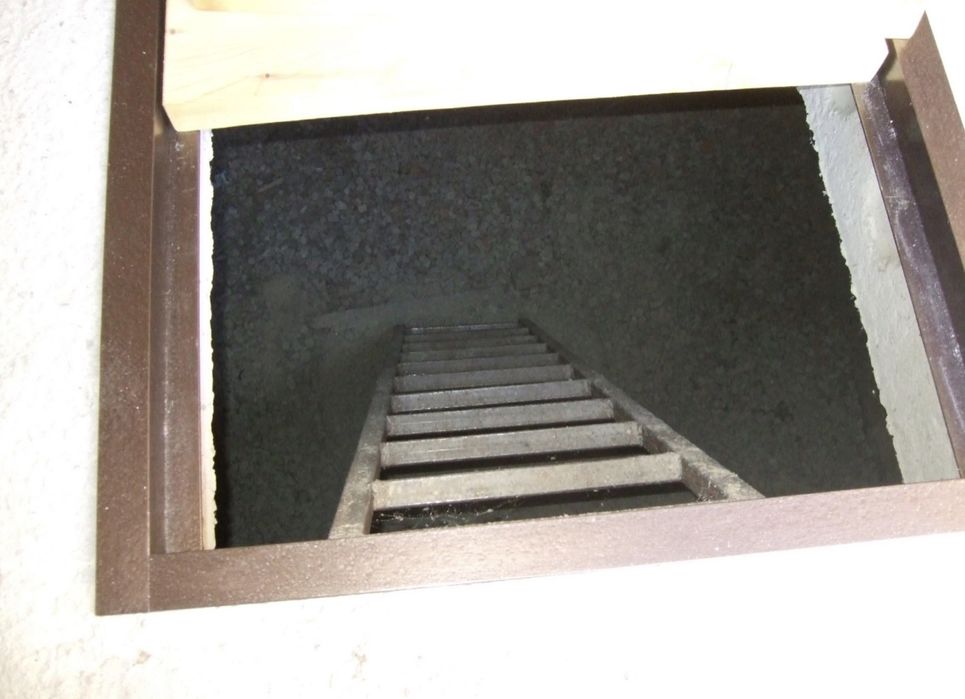 Продам капітальний гараж з підвалом центр міста