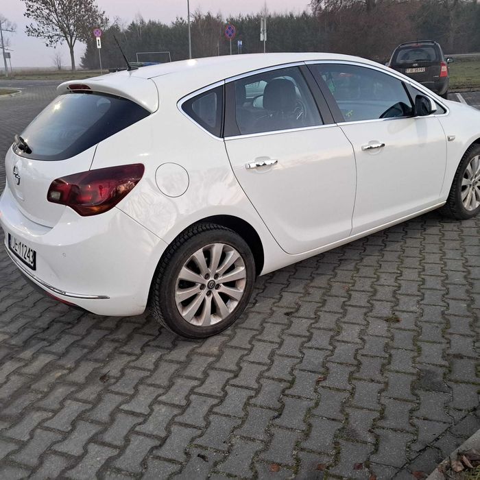 Sprzedam Opel Astra J 2012 Warto