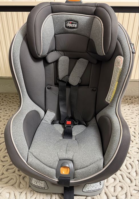 Дитяче автокрісло chicco
