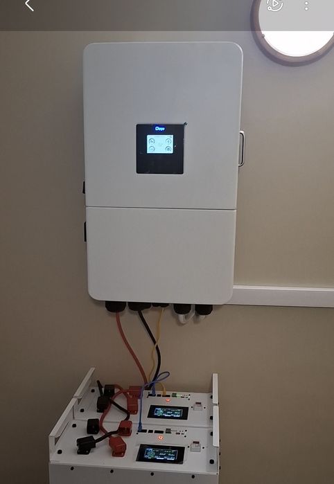 Встановлення инвертора та АКБ, а також сонячних станцій