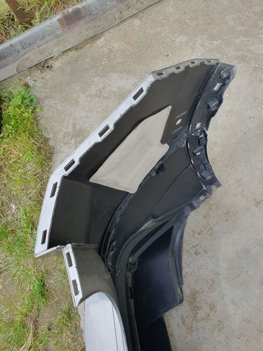 Задній бампер під парктроніки до Фольцваген Тігуан/Volkswagen Tiguan 2