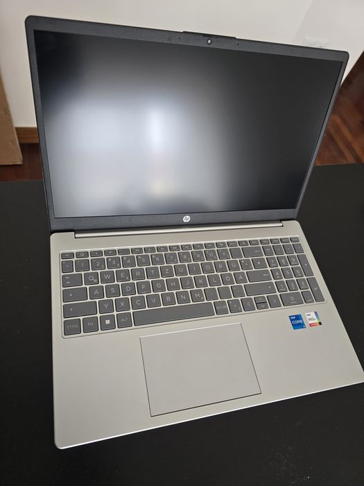 Portátil HP 15 - Intel i5-1334U, 16GB RAM, 512GB SSD