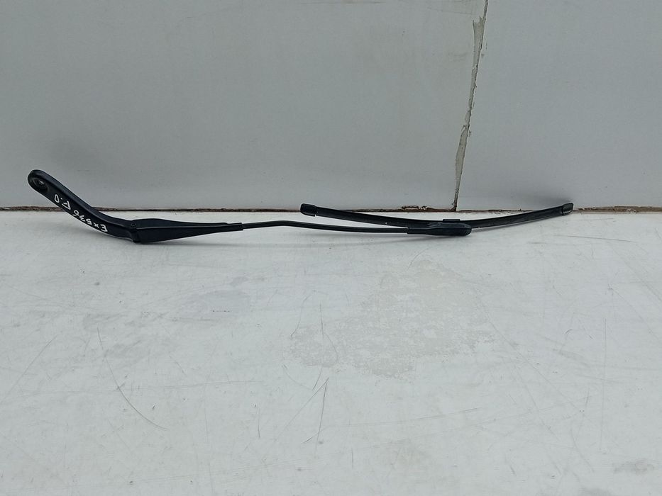 Haste / braço de escova limpa vidros frente direita BMW 3 (F30, F80)