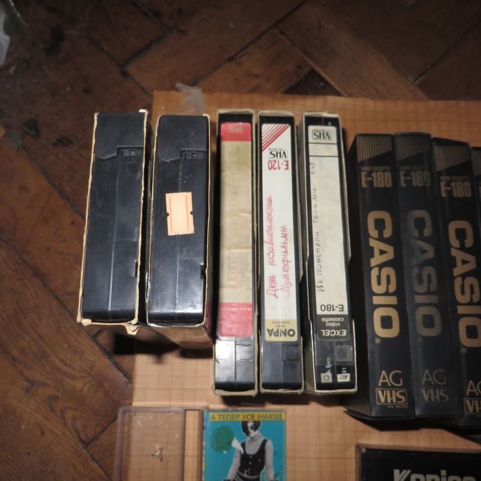 Аудіокасети та відеокасети casio  різні