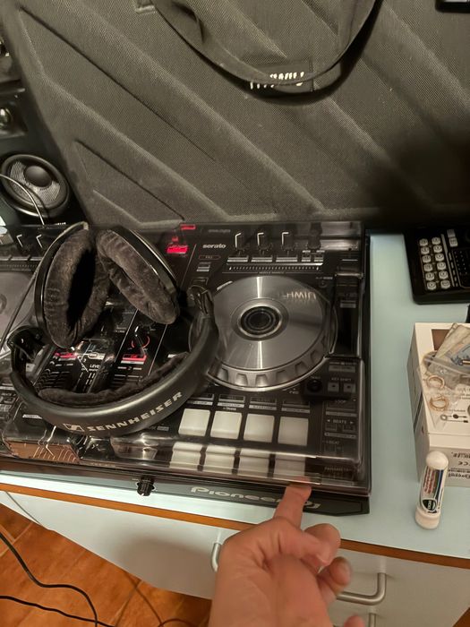 Controladora Pioneer SR2 com tampa, mala e headphones Beats e SEENHEISER