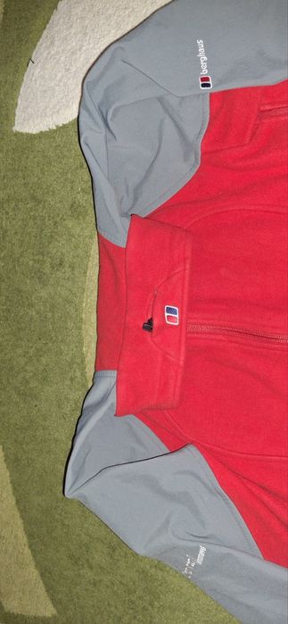 Тепла ветровка berghaus