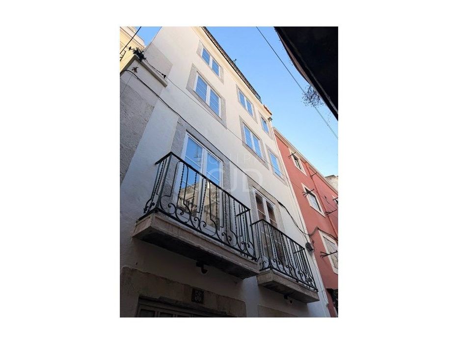 Apartamento T3 com Alto Potencial de Valorização - Alfama, Lisboa — Santa Maria Maior, Lisboa