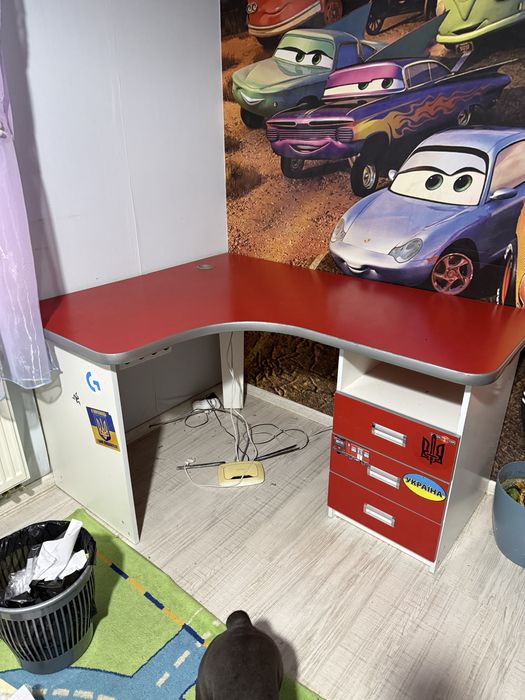 Продам кутовий стіл