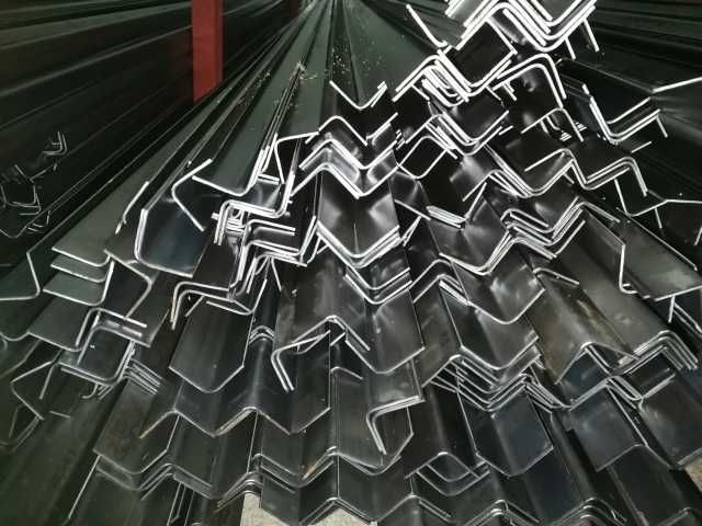 Kątownik zimnogięty z/g L6 S235 40x40x2 40x40x3 45x45x4