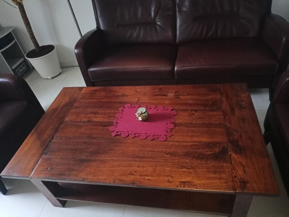 Piękna kolonialna ława