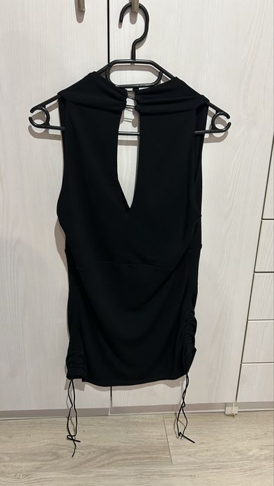 Bluska elegancka z duzym dekoldem Gharani Strok 14