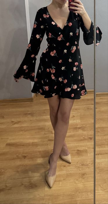 Czarna sukienka w kwiaty H&M