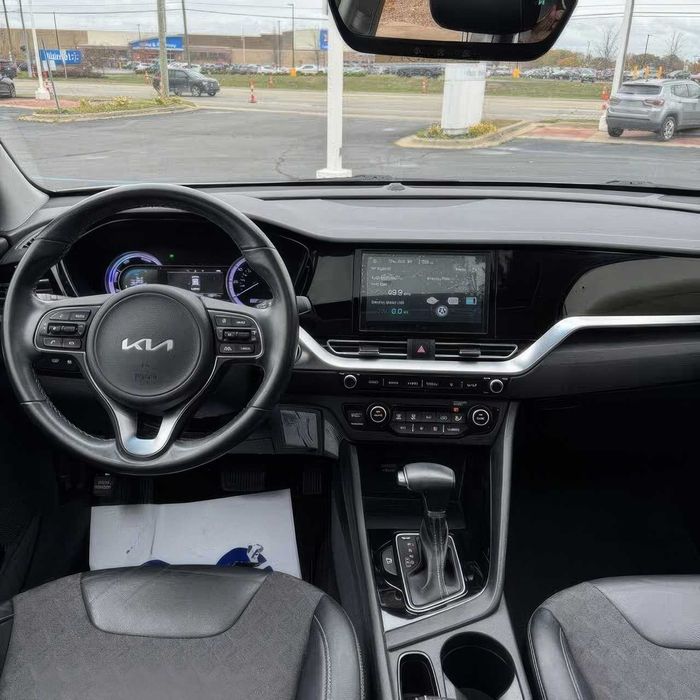 Kia Niro LXS      2022