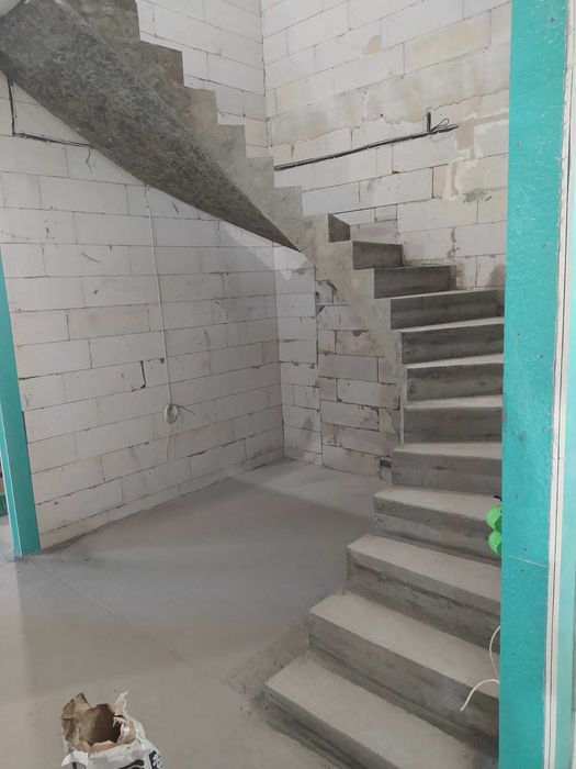 Бетонні сходи під ключ. Будь-яка складність. Якісно.