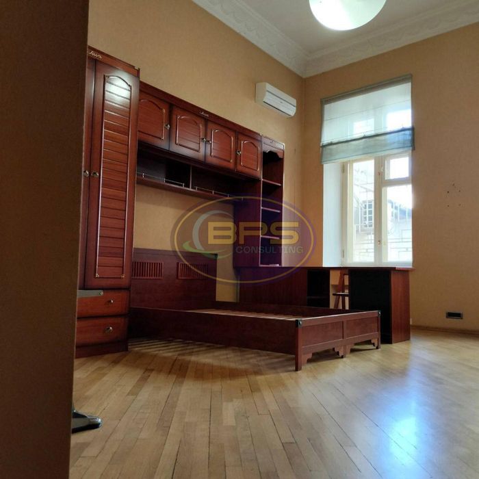 простора 5к квартира з видом на Оперний театр у продажу