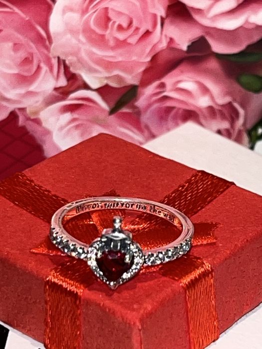 Nowy pierścionek jak Pandora czerwone serce złej królowej z mieczem925