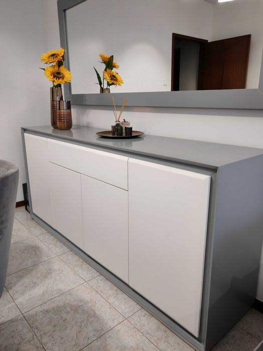 Aparador 200cm | MDF Cinza e Branco | Portas Push-Click