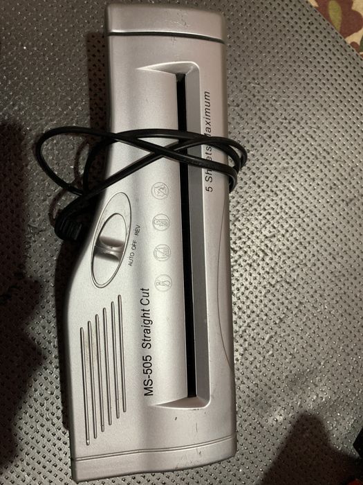 шредер (уничтожитель документов) модели MS-505 Straight Cut.