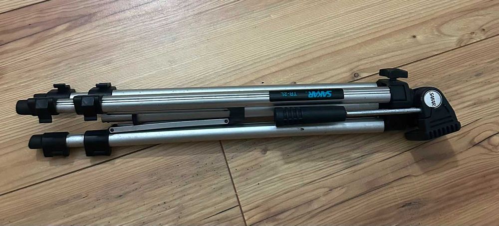 Vendo tripé para máquina