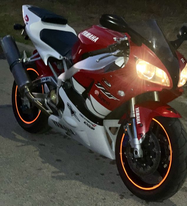 Yamaha R1 - Top