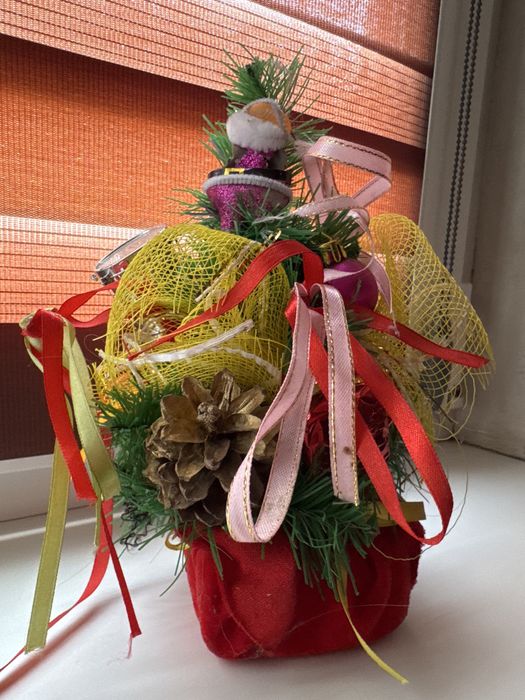 Нарядная ёлочка 23 см + подарок новогодний колпак новый! Шарики