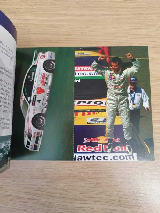 Caderneta comemorativa de 12 selos e 6 postais sobre WTCC no Estoril