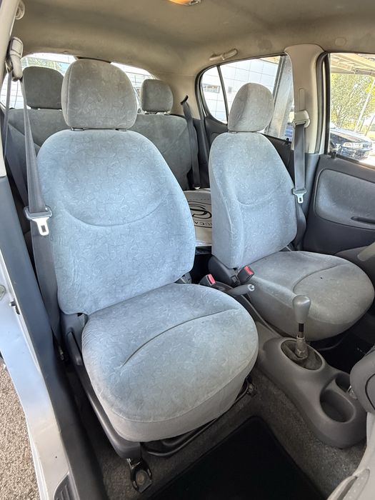 Toyota Yaris 1.0  - Estimado - 124 mil klms - Revisao - Pneus novos - Pintura nova