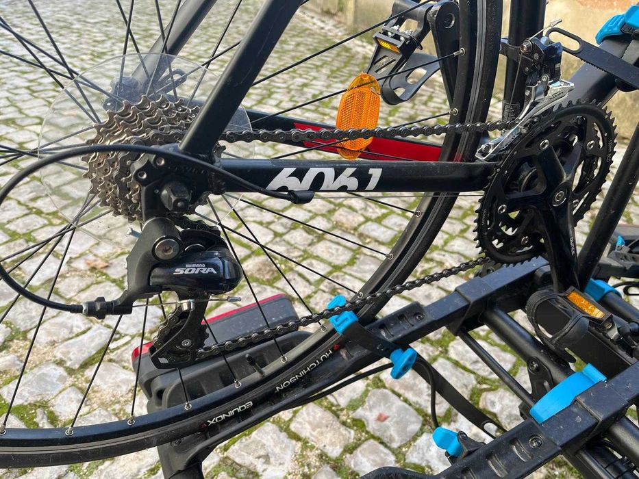 Bicicleta de estrada Flat Bar extra leve como nova. DECATHLON