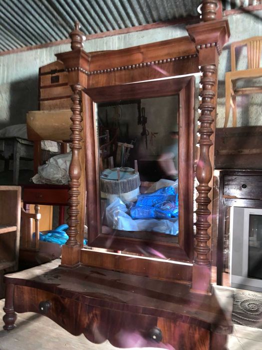 Espelho romantico muito antigo, boa madeira em excelente estado