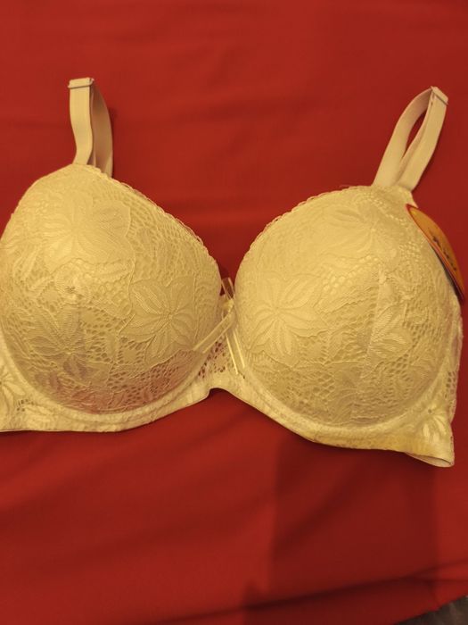 Biustonosz nowy.