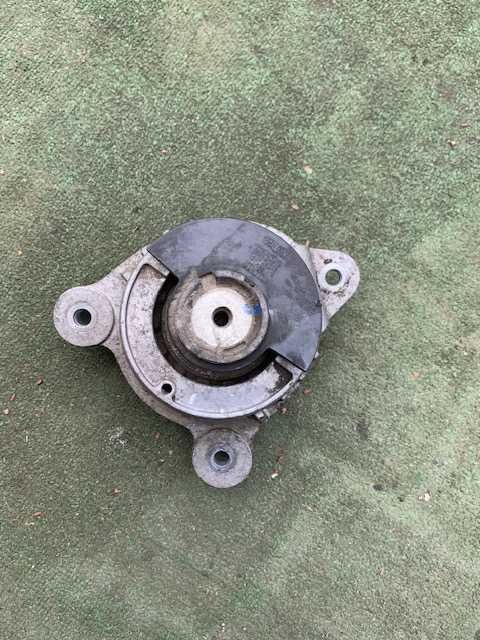 Mercedes V klasa Vito poduszka silnika