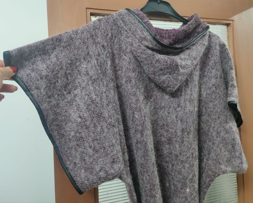 Capa / Poncho em Lã Natural – Novo – Tamanho Único