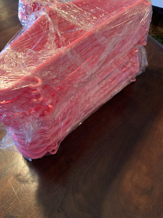 21 cabides cor se rosa. Sem qualquer dano