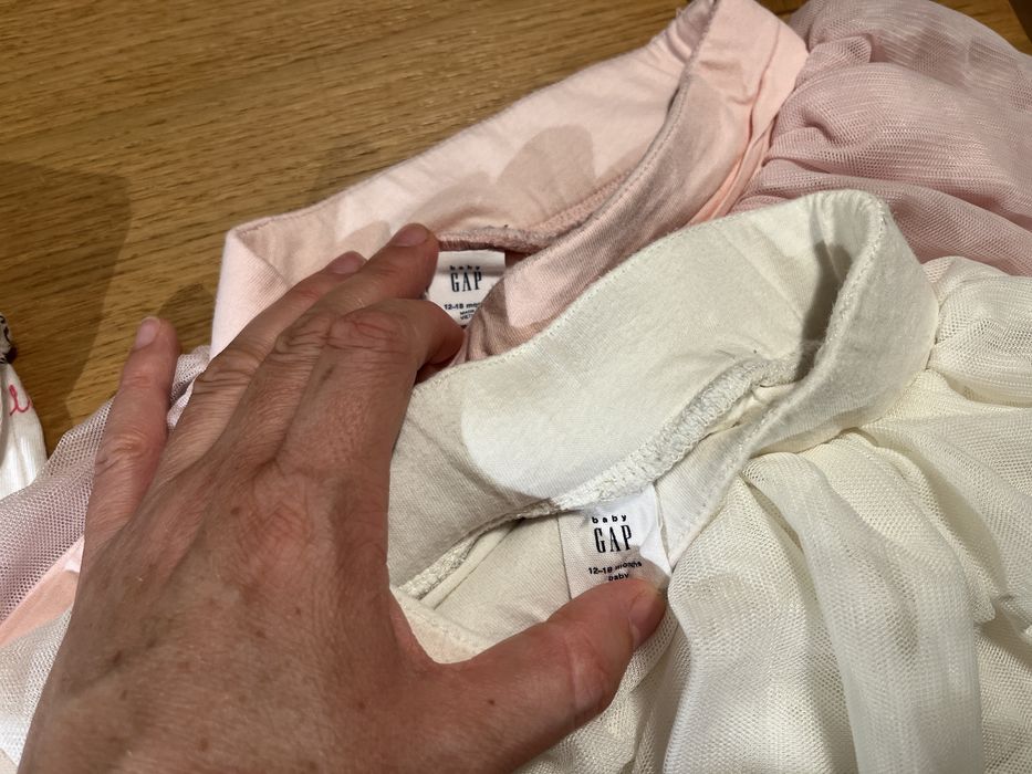 GAP i H&M Ubranka dla dziewczynki: body, spodenki z falbaną bluzka