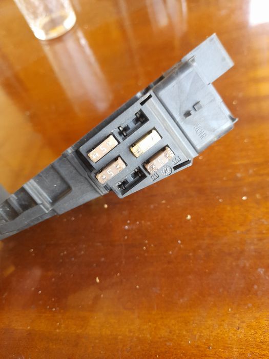 Б/У Блок напряжение аккумулятора peugeot 308 3008 5008 9666527580 2823