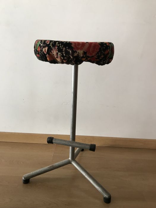 Banco para tocar viola