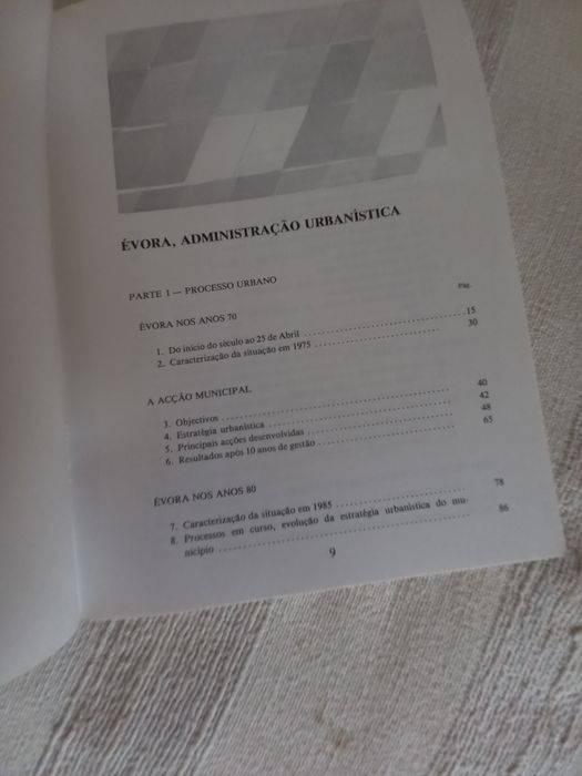 Livro sobre a Arquitetura da cidade de Évora