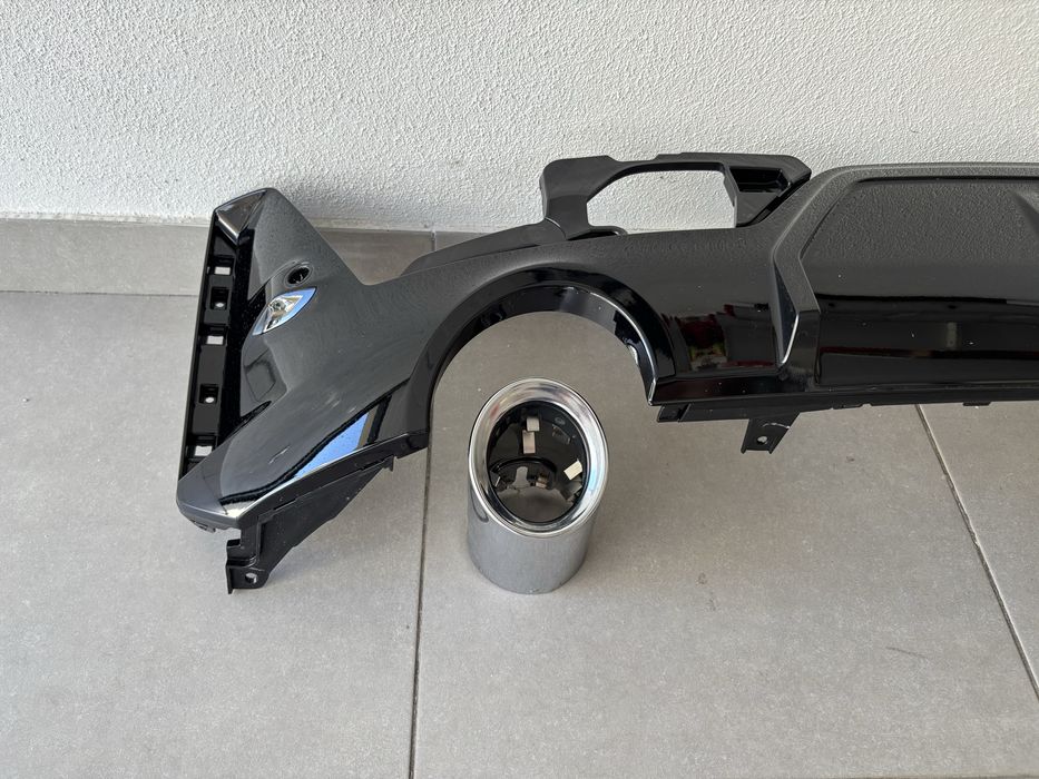 Parachoques BMW 330e 2026 peças traseira (ponteiras, difusor e reforço)