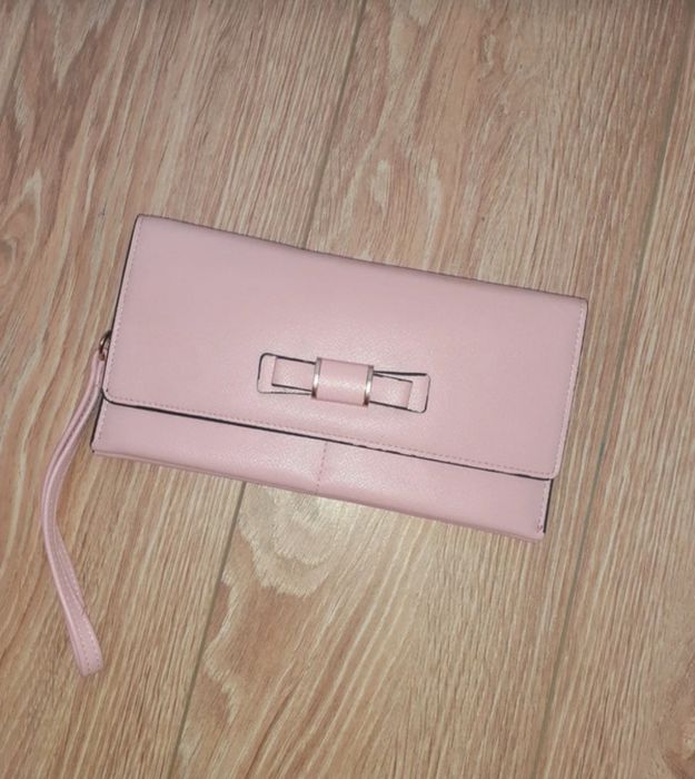 Damski portfel z kokardką