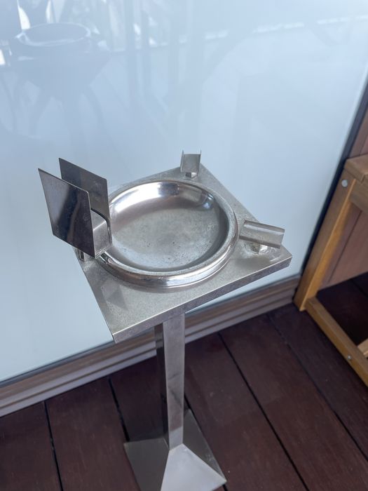 Cinzeiro de pé vintage