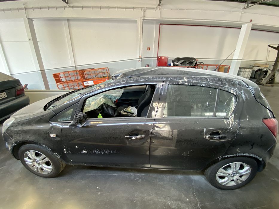 Opel Corsa D 1.2 Gasolina - Salvado