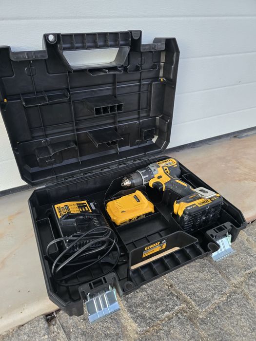 Aparafusadora com mala DeWalt 18V 2.0Ah brushless DCD791D2 com bateria