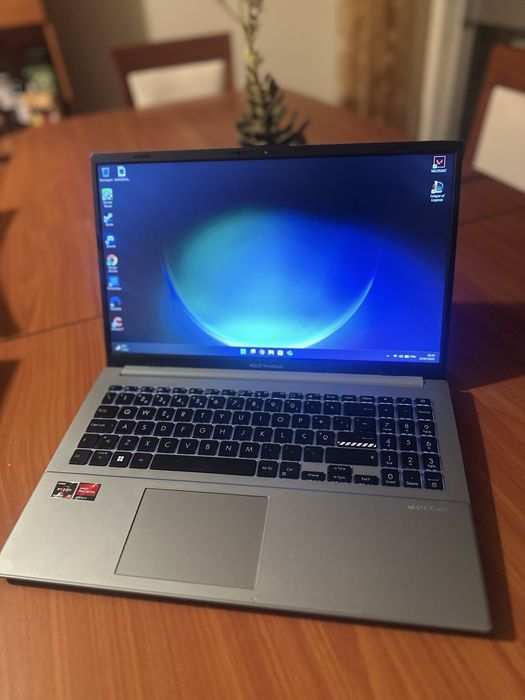 Portatil Asus Vivobook go 16