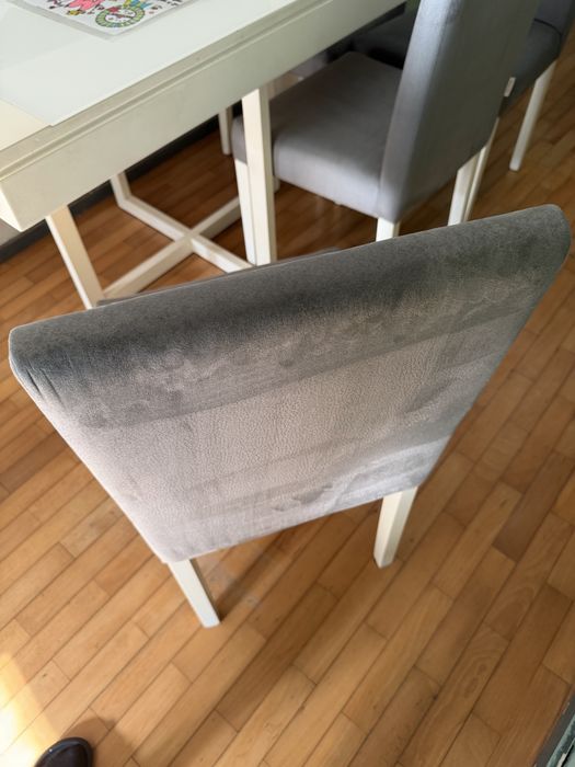 Mesa de jantar com 4 cadeira e 2 poltronas
