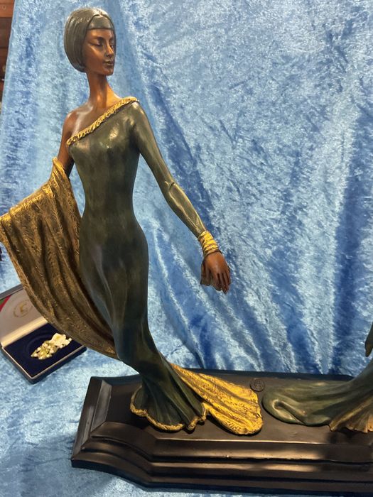 Escultura em bronze  37x39 cm   Anúncios abaixo