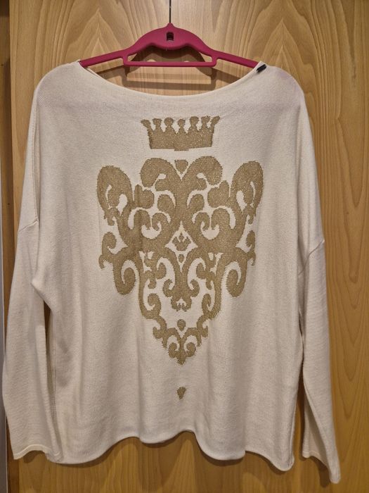 Camisola creme e dourada, da marca RUGA